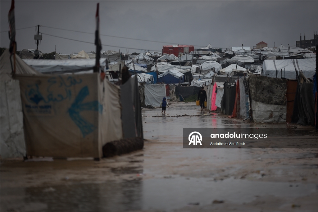 Мощные ливни в секторе Газа негативно повлияли на палестинцев, ютящихся в палатках