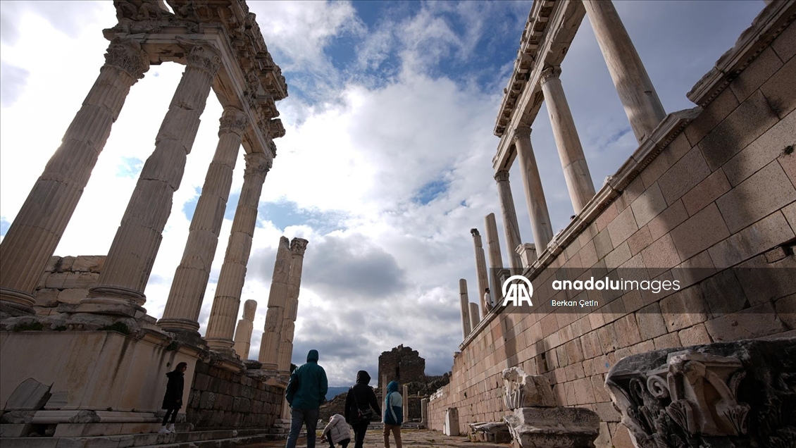 Tarih meraklılarının uğrak noktası: Bergama Akropolü