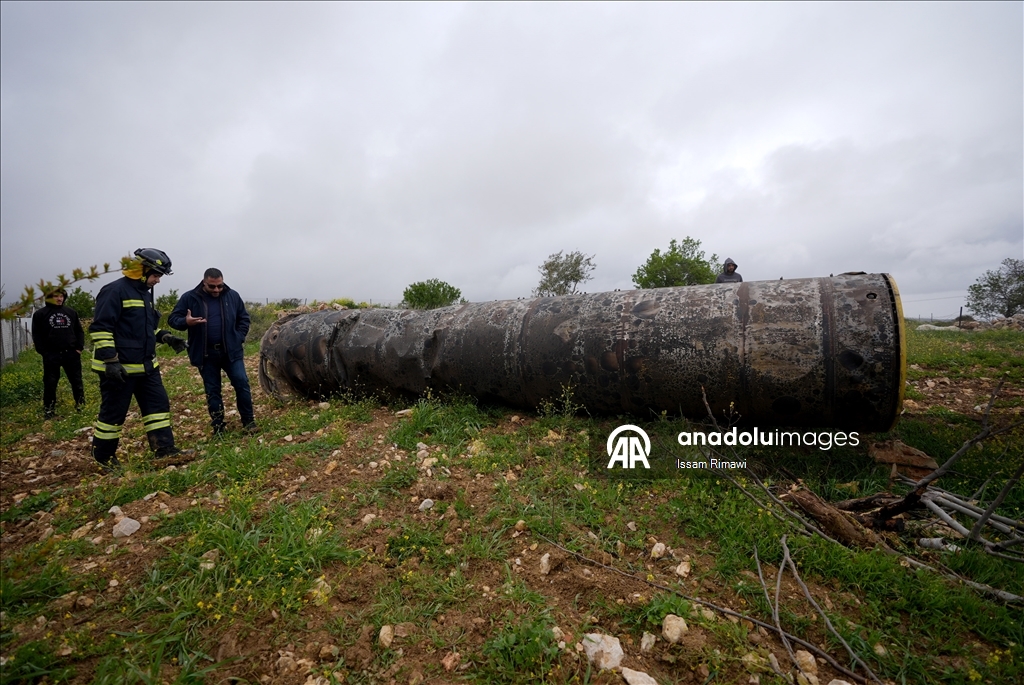 Фрагменты ракет, упавшие на оккупированном Западном берегу, причинили ущерб в ряде районов
