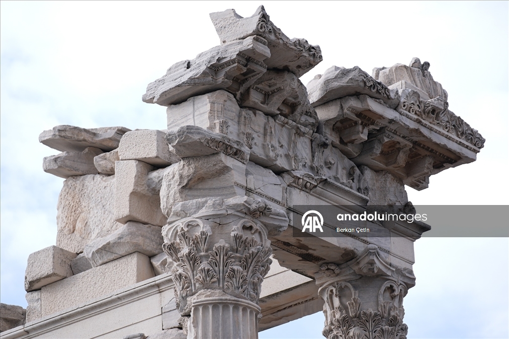 Tarih meraklılarının uğrak noktası: Bergama Akropolü