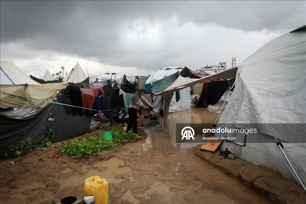 Мощные ливни в секторе Газа негативно повлияли на палестинцев, ютящихся в палатках