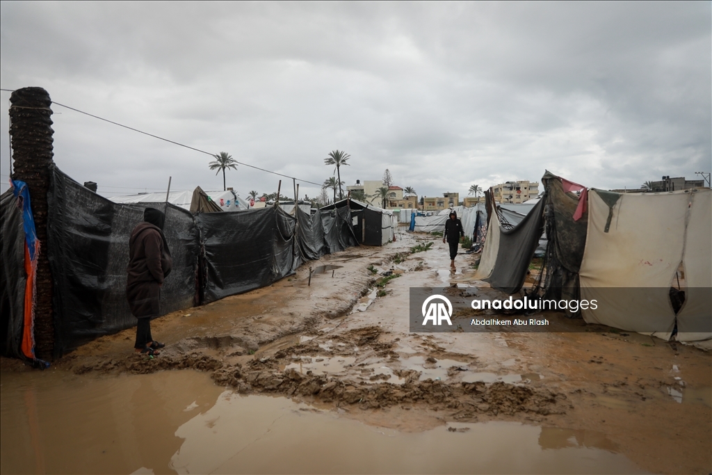 Мощные ливни в секторе Газа негативно повлияли на палестинцев, ютящихся в палатках