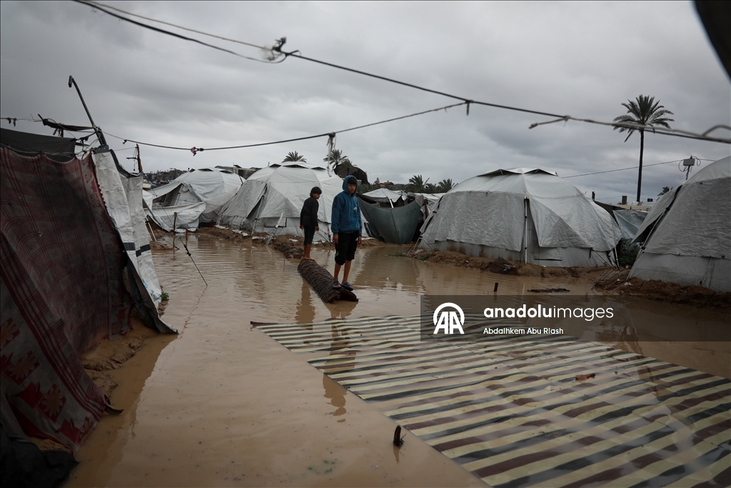 Мощные ливни в секторе Газа негативно повлияли на палестинцев, ютящихся в палатках