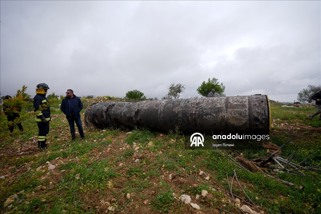 Фрагменты ракет, упавшие на оккупированном Западном берегу, причинили ущерб в ряде районов