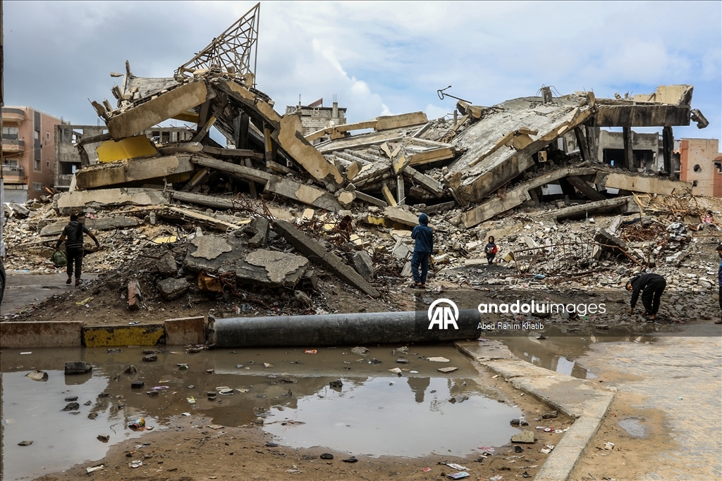 Gazze'de etkili olan yağmur çadırlarda kalan Filistinlileri olumsuz etkiledi