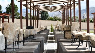 Tarihi Hasankeyf'te gün yüzüne çıkarılan 147 eser görücüye çıktı