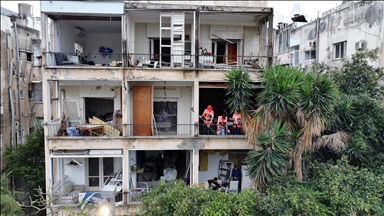 İran'dan İsrail'e atılan misilleme füzeleri Tel Aviv'deki binalarda hasara neden oldu