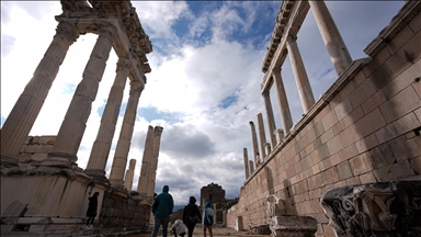 Tarih meraklılarının uğrak noktası: Bergama Akropolü