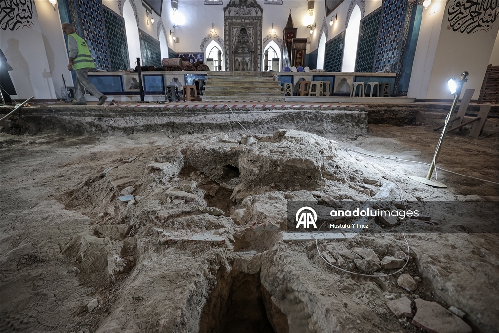 Bursa'daki 2. Murad Camisi'nde 600 yıllık havuz kalıntısı ortaya çıkarıldı