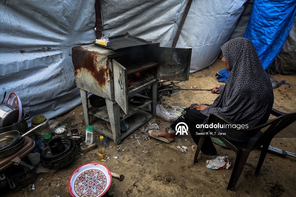 İsrail saldırısında ağır yaralanan Filistinli anne tedavi olmayı bekliyor