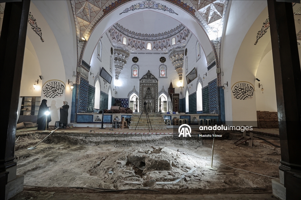 Bursa'daki 2. Murad Camisi'nde 600 yıllık havuz kalıntısı ortaya çıkarıldı