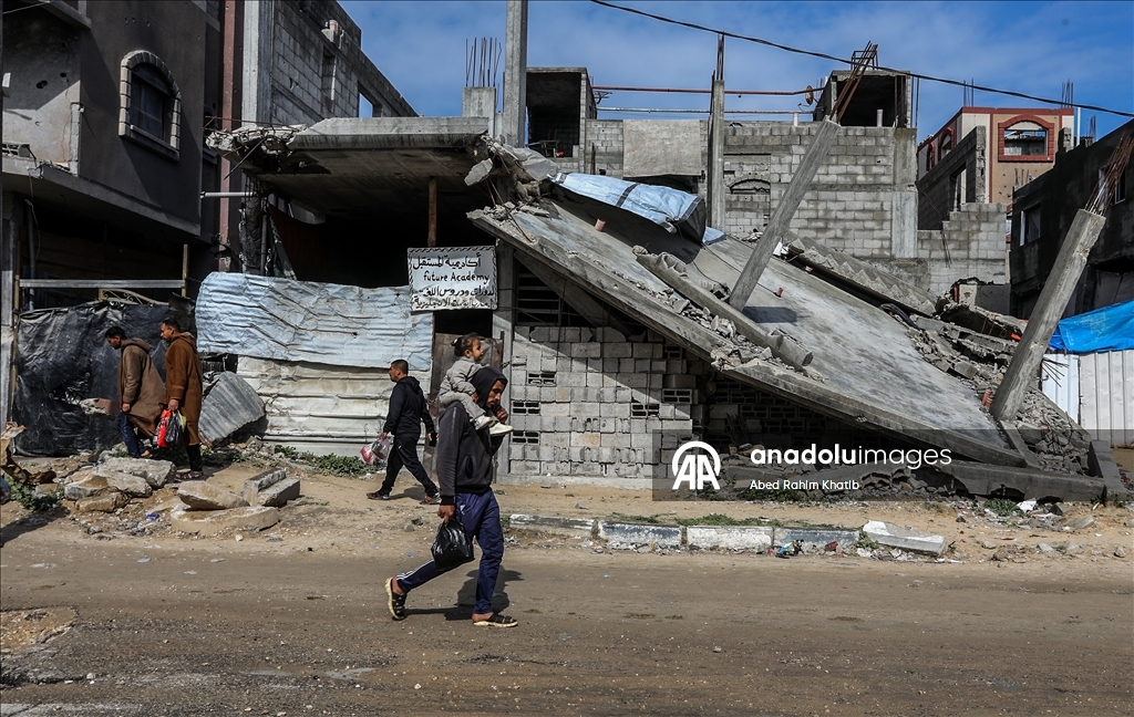 Gazze'de yerinden edilen Filistinliler yaşam mücadelesi veriyor