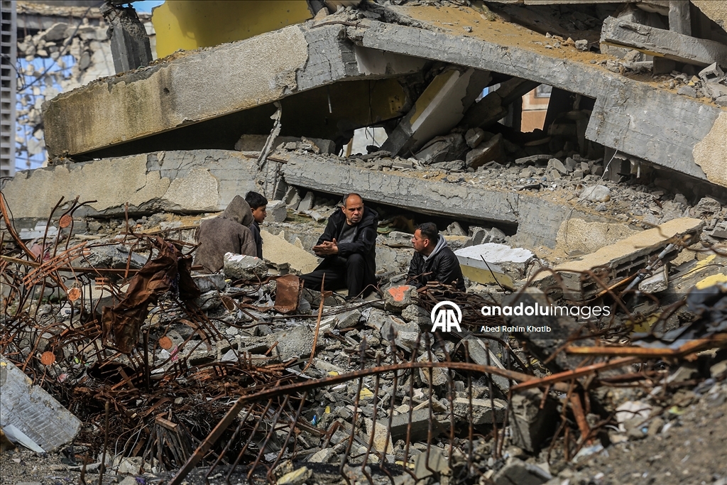 Gazze'de yerinden edilen Filistinliler yaşam mücadelesi veriyor