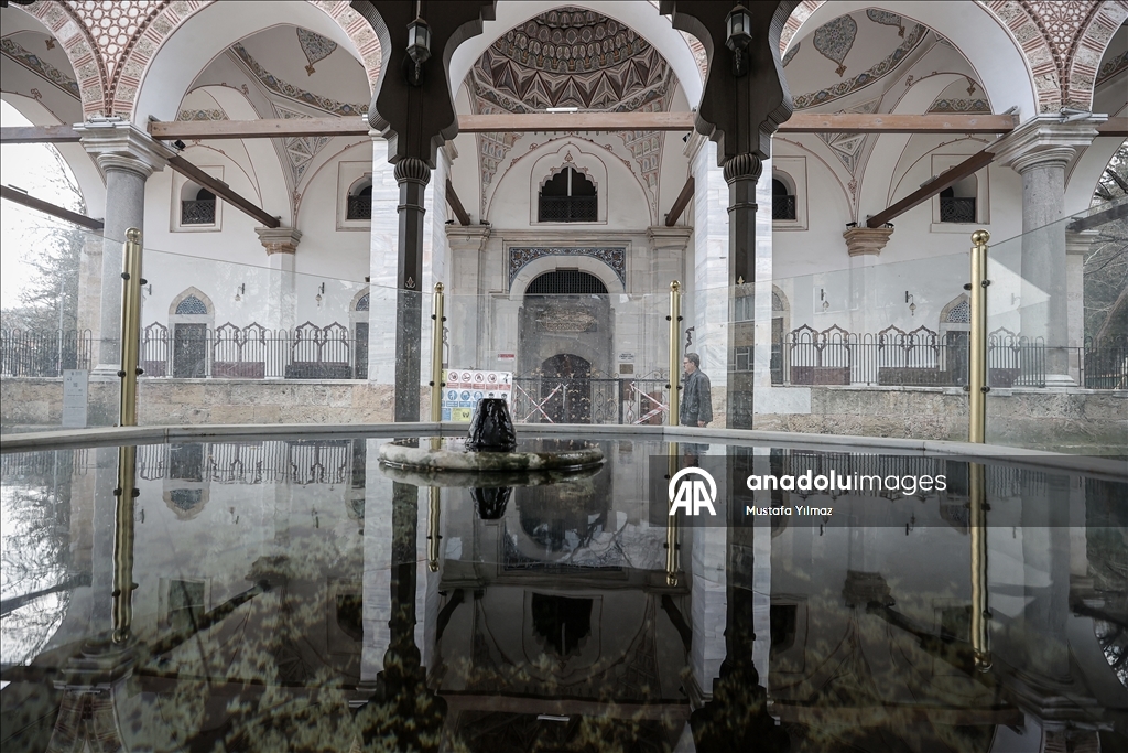 Bursa'daki 2. Murad Camisi'nde 600 yıllık havuz kalıntısı ortaya çıkarıldı