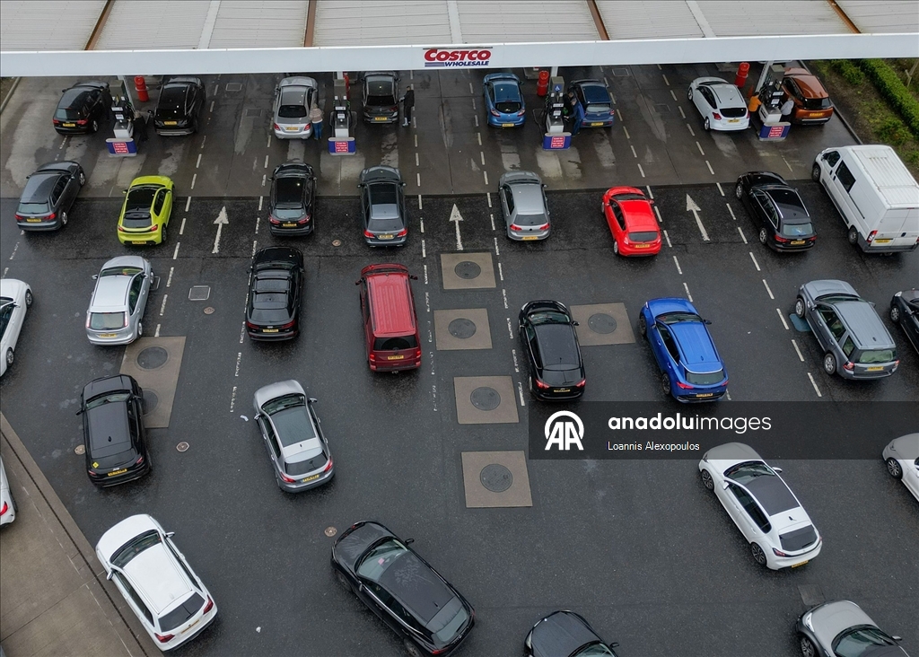 Hürmüz Boğazı’ndaki aksamalar İngiltere'de benzin istasyonlarında yoğunluğa neden oldu