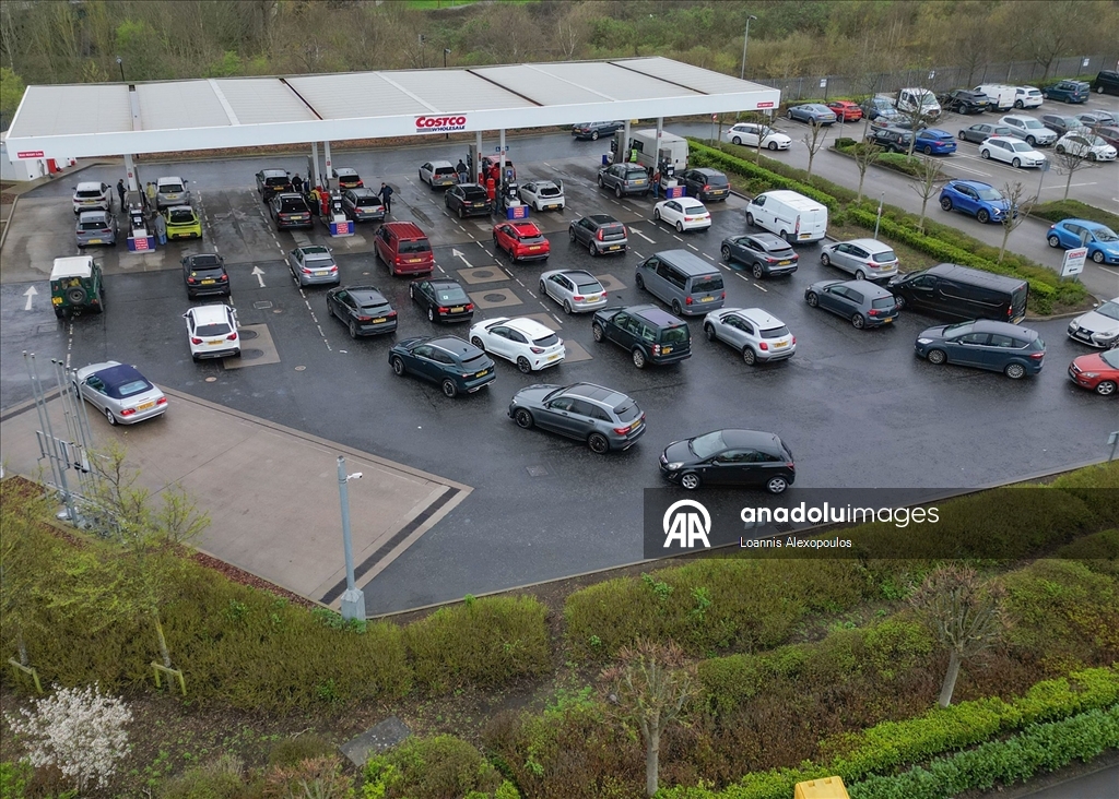 Hürmüz Boğazı’ndaki aksamalar İngiltere'de benzin istasyonlarında yoğunluğa neden oldu