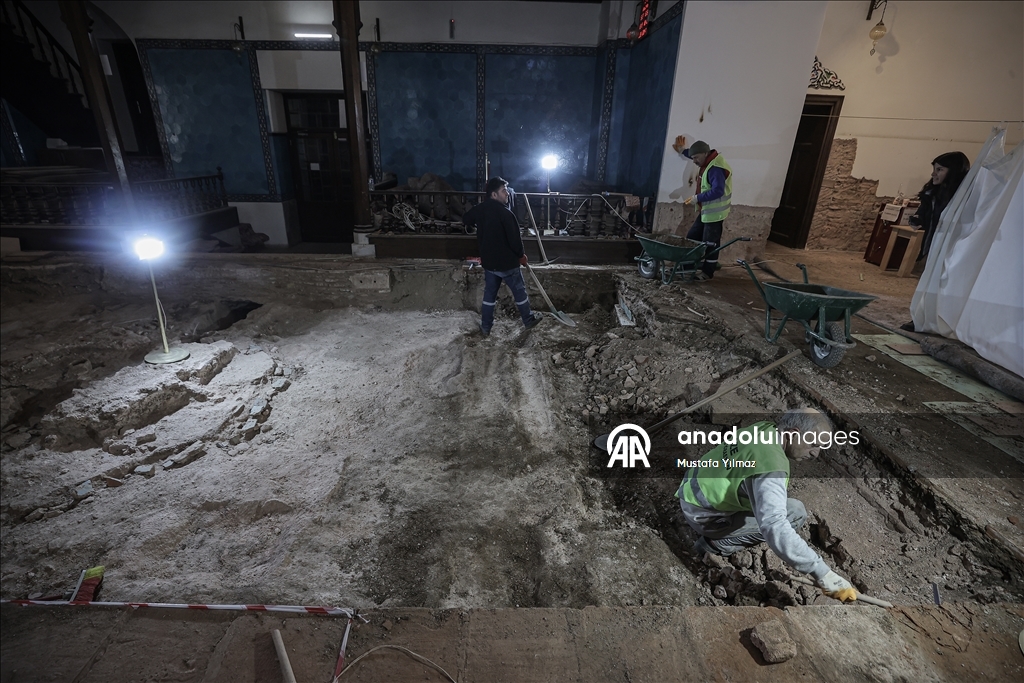 Bursa'daki 2. Murad Camisi'nde 600 yıllık havuz kalıntısı ortaya çıkarıldı
