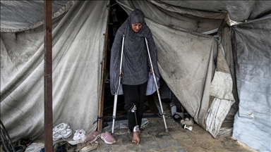 İsrail saldırısında ağır yaralanan Filistinli anne tedavi olmayı bekliyor