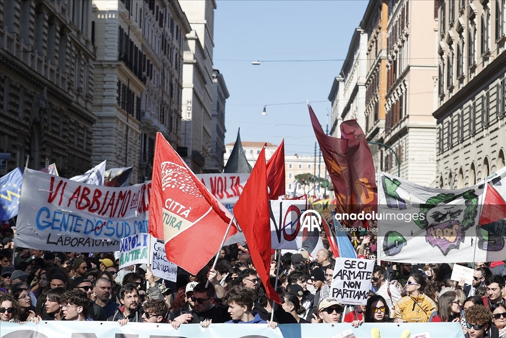 Roma'da savaş karşıtı gösteri