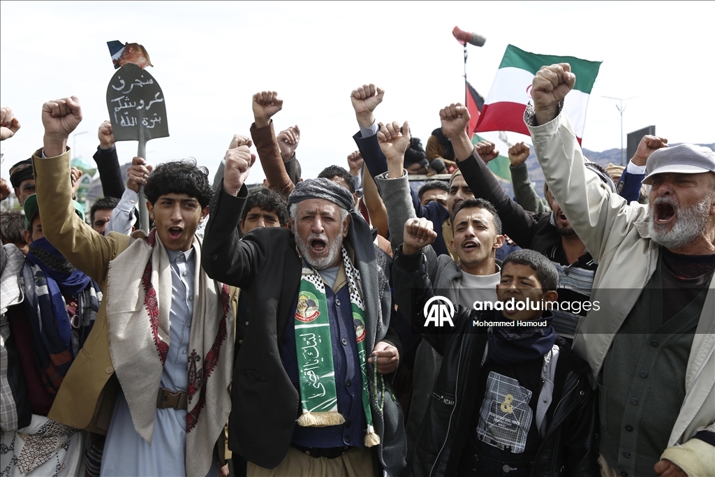 اليمن.. آلاف المتظاهرين يتضامنون مع إيران وفلسطين ولبنان