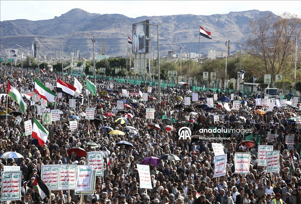 اليمن.. آلاف المتظاهرين يتضامنون مع إيران وفلسطين ولبنان