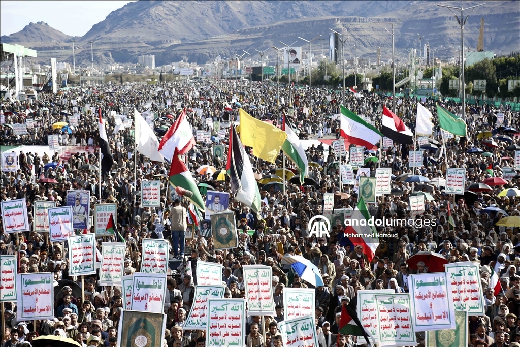 اليمن.. آلاف المتظاهرين يتضامنون مع إيران وفلسطين ولبنان