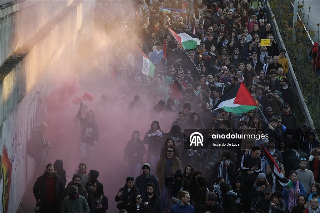 Roma'da savaş karşıtı gösteri