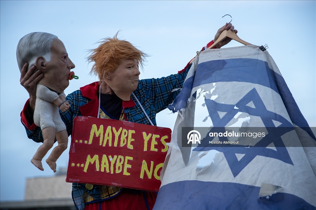  İsrail polisi Tel Aviv'de savaş karşıtı protestoya müdahale etti
