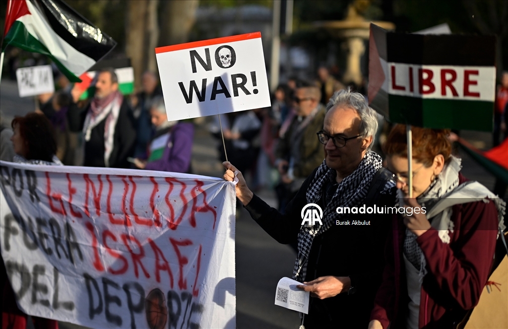 İspanya'nın birçok kentinde savaş karşıtı gösteriler düzenlendi
