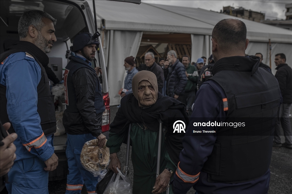 Lübnan’da sivil savunma ekipleri yas içinde kurtarma mücadelesi veriyor