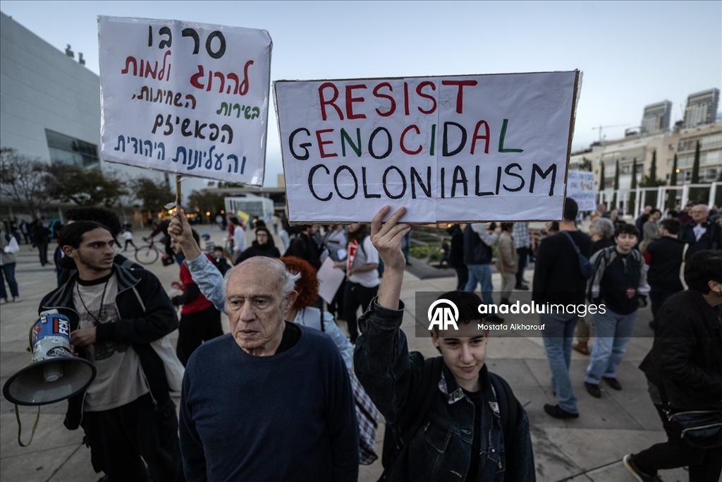 İsrail polisi Tel Aviv'de savaş karşıtı protestoya müdahale etti
