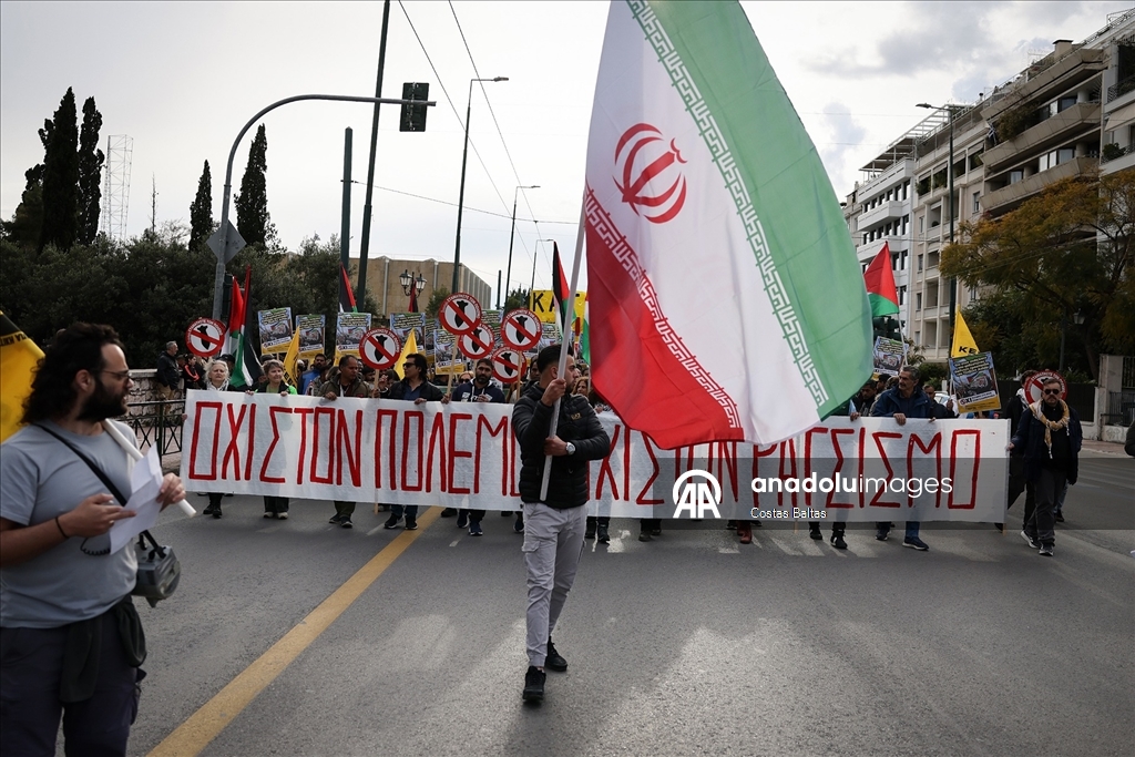 Yunanistan'da, ABD ve İsrail'in İran'a yönelik saldırıları protesto edildi