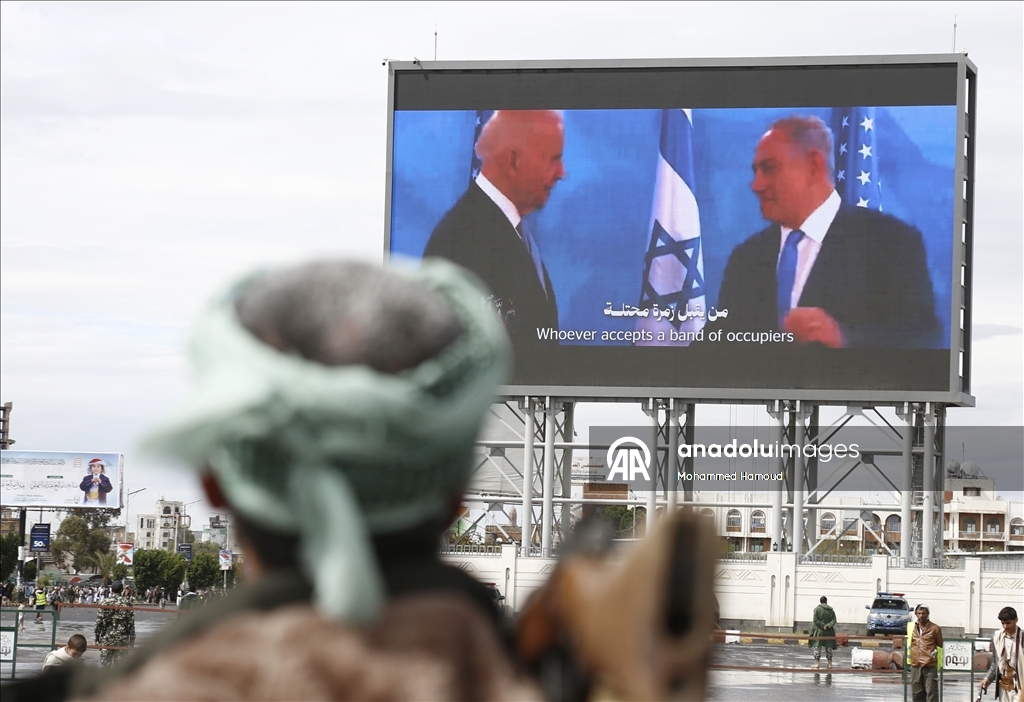 اليمن.. آلاف المتظاهرين يتضامنون مع إيران وفلسطين ولبنان