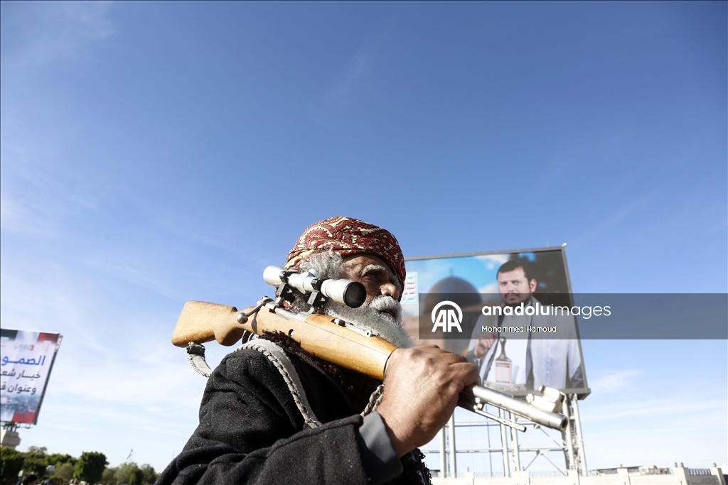 اليمن.. آلاف المتظاهرين يتضامنون مع إيران وفلسطين ولبنان