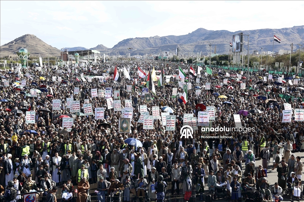اليمن.. آلاف المتظاهرين يتضامنون مع إيران وفلسطين ولبنان
