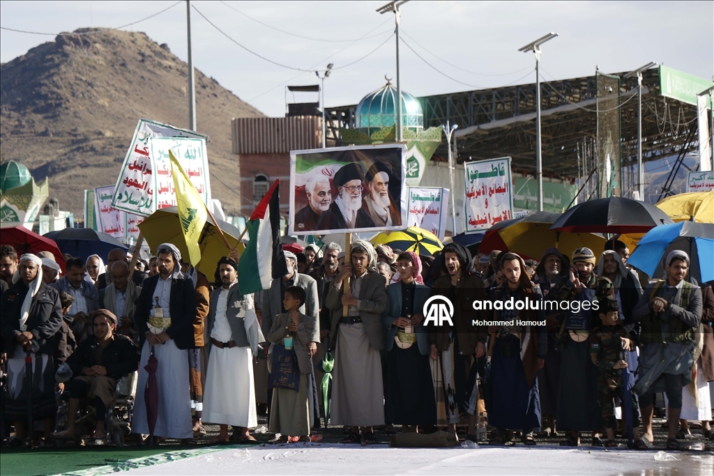 اليمن.. آلاف المتظاهرين يتضامنون مع إيران وفلسطين ولبنان