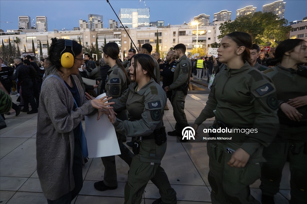  İsrail polisi Tel Aviv'de savaş karşıtı protestoya müdahale etti