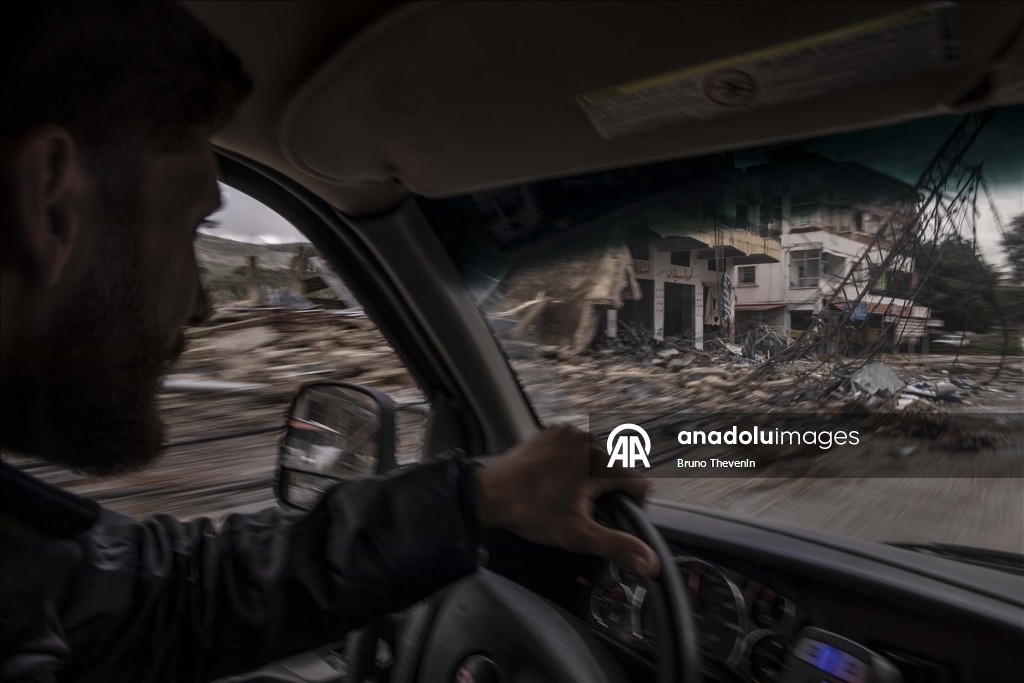 Lübnan’da sivil savunma ekipleri yas içinde kurtarma mücadelesi veriyor