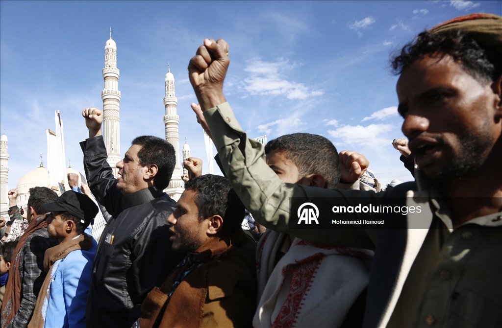 اليمن.. آلاف المتظاهرين يتضامنون مع إيران وفلسطين ولبنان