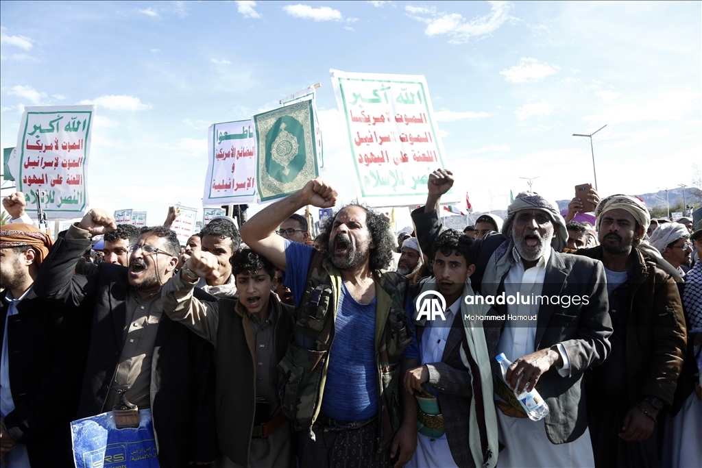 اليمن.. آلاف المتظاهرين يتضامنون مع إيران وفلسطين ولبنان