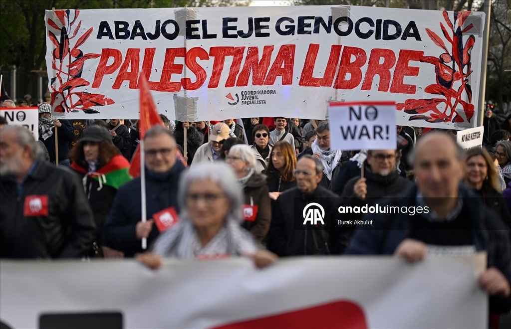 İspanya'nın birçok kentinde savaş karşıtı gösteriler düzenlendi