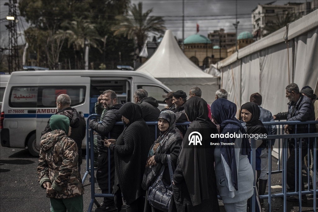 Lübnan'da sivil savunma ekipleri saldırılarda kaybettikleri yakınlarının yasını tutarken sivilleri kurtarmak için mücadele veriyor