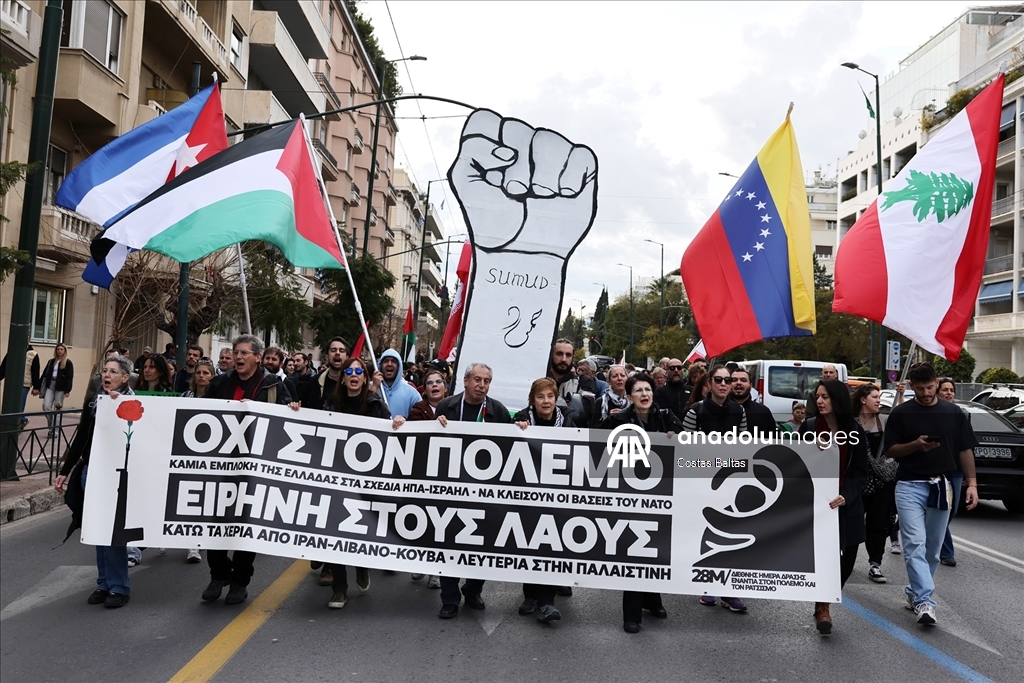 Yunanistan'da, ABD ve İsrail'in İran'a yönelik saldırıları protesto edildi