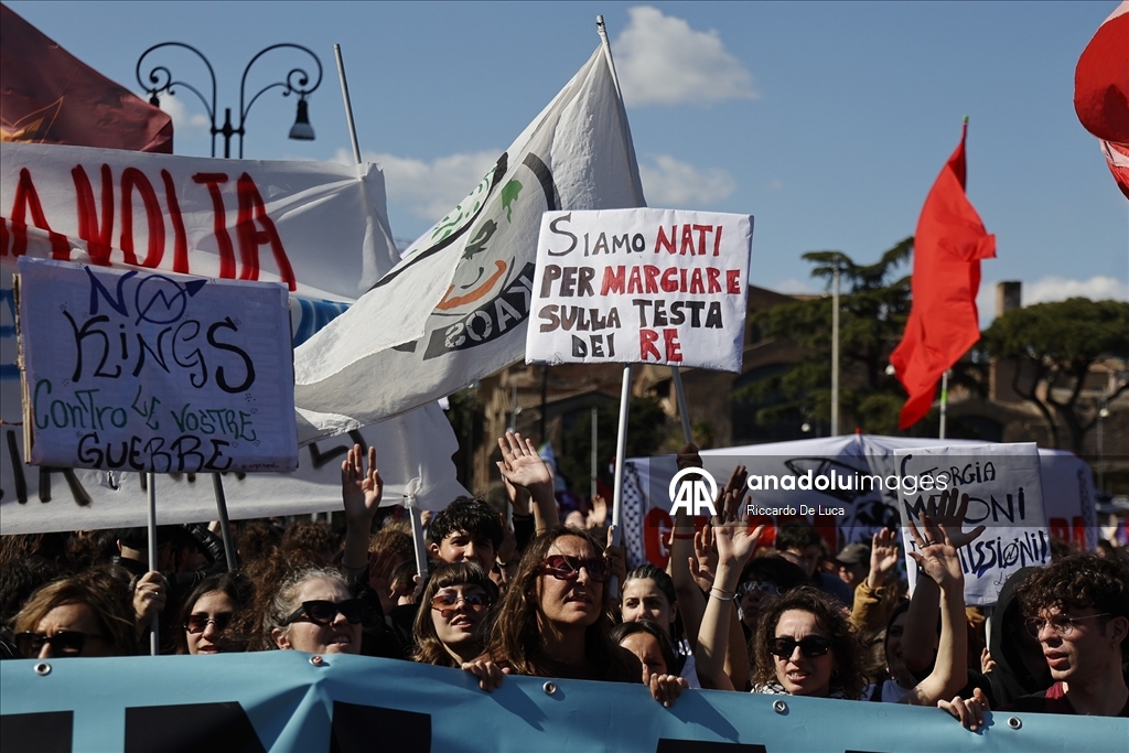 Roma'da savaş karşıtı gösteri