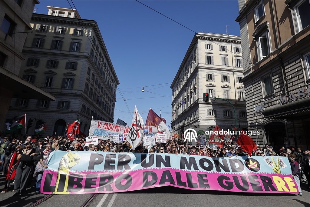 Roma'da savaş karşıtı gösteri