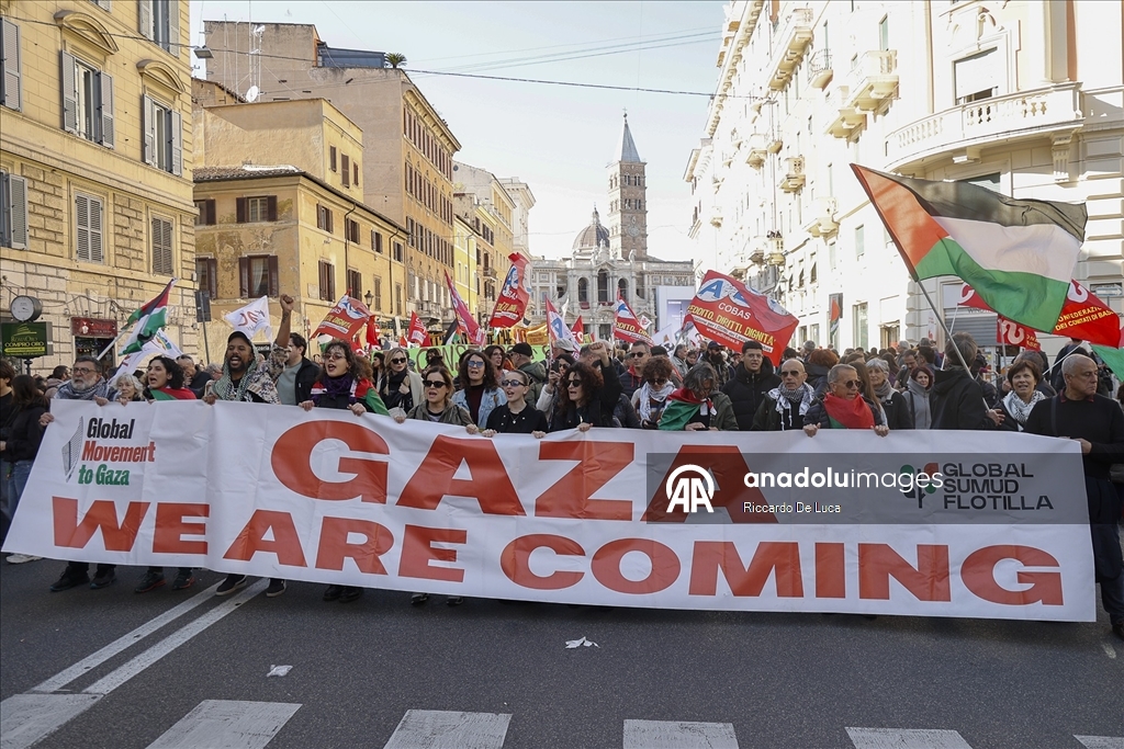 Roma'da savaş karşıtı gösteri