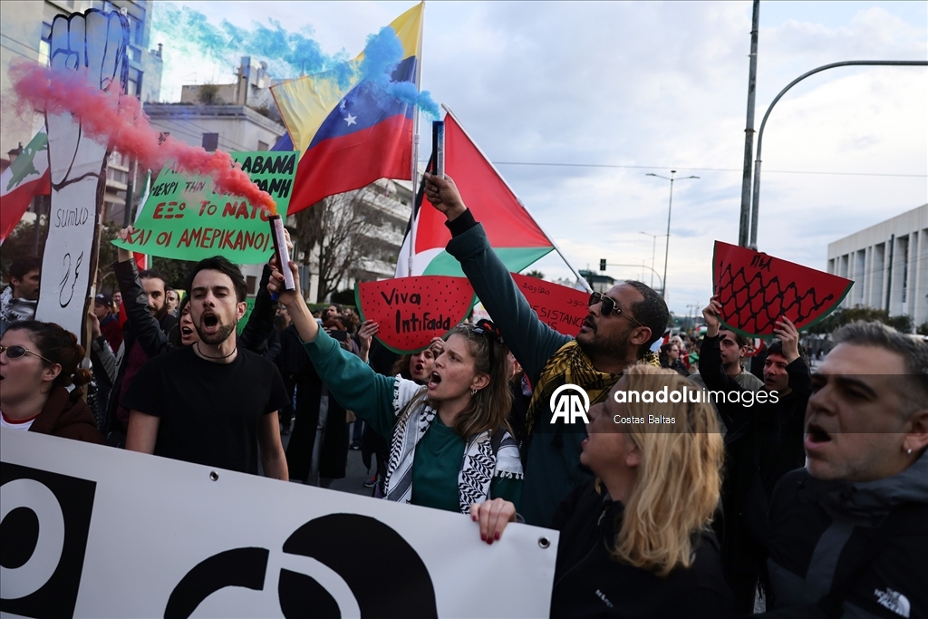 Yunanistan'da, ABD ve İsrail'in İran'a yönelik saldırıları protesto edildi