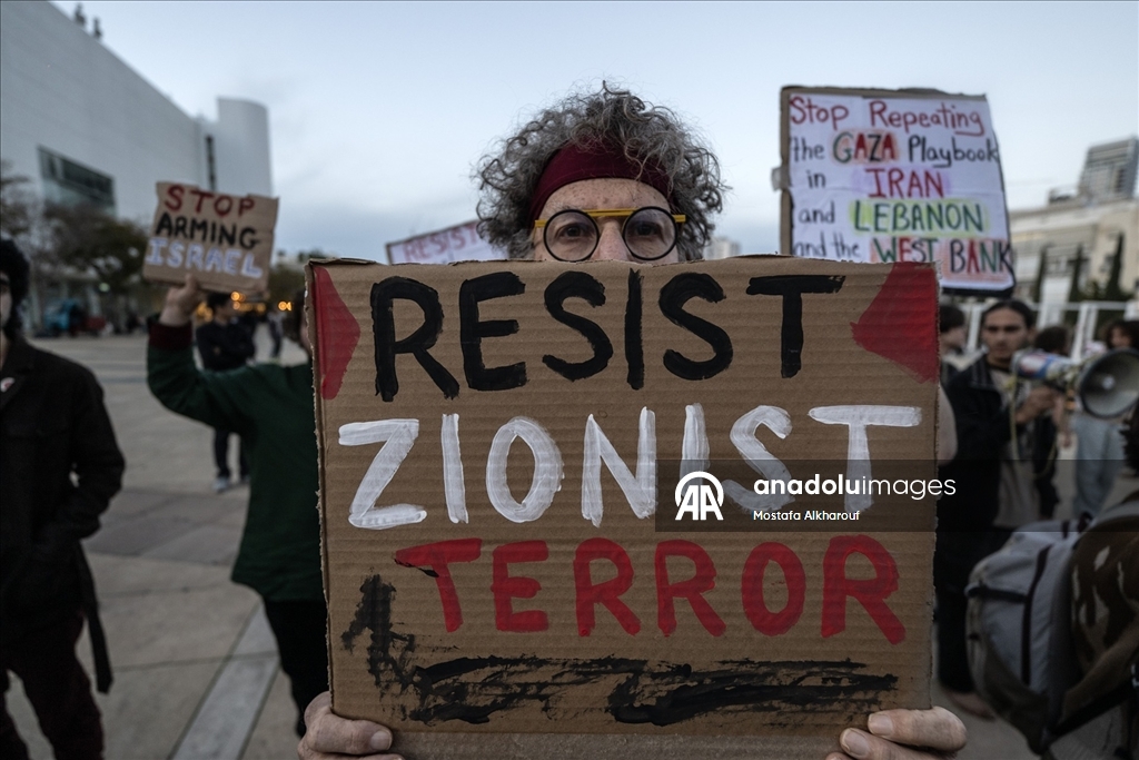  İsrail polisi Tel Aviv'de savaş karşıtı protestoya müdahale etti
