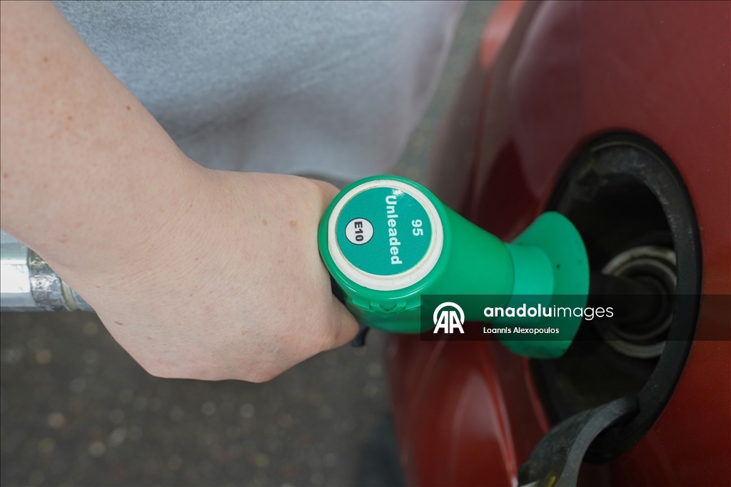 Сбои в работе Ормузского пролива привели к ажиотажу на заправочных станциях в Великобритании