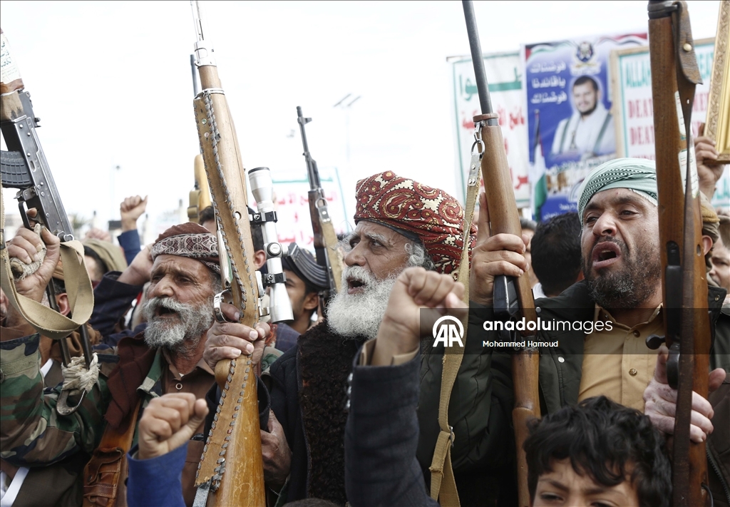اليمن.. آلاف المتظاهرين يتضامنون مع إيران وفلسطين ولبنان